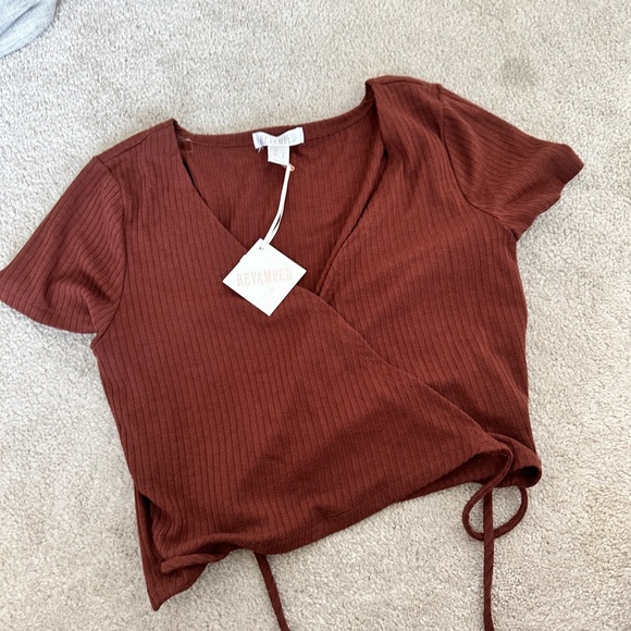 💥2/$20💥 Brand New Crop Wrap Top - Picture 2 of 6